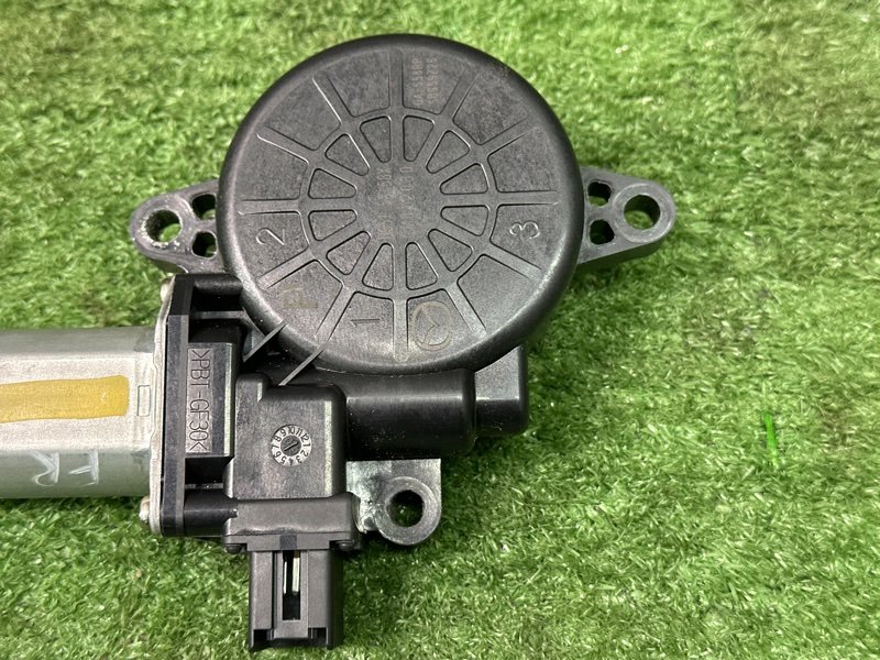 Мотор стеклоподъемника Mazda 3 BL