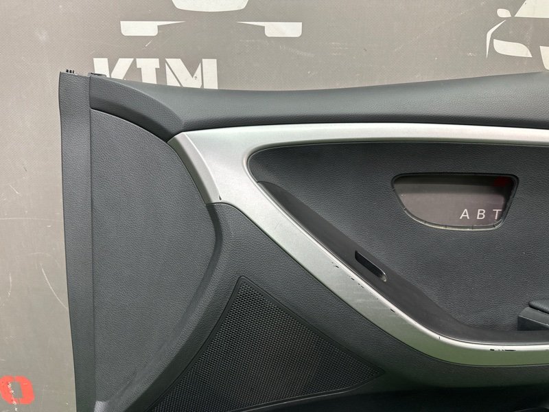 Обшивка двери Hyundai i30 GD