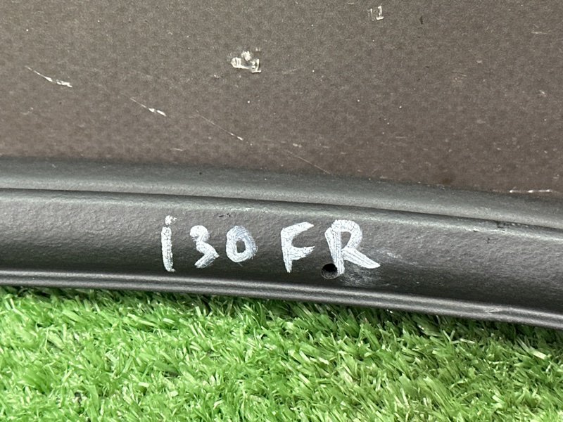 Уплотнитель двери Hyundai i30 GD