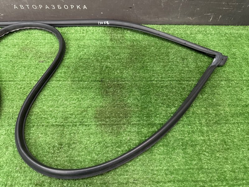 Уплотнитель двери Hyundai i30 GD