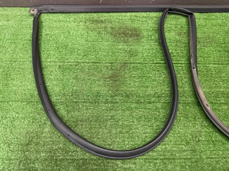 Уплотнитель двери Hyundai i30 GD