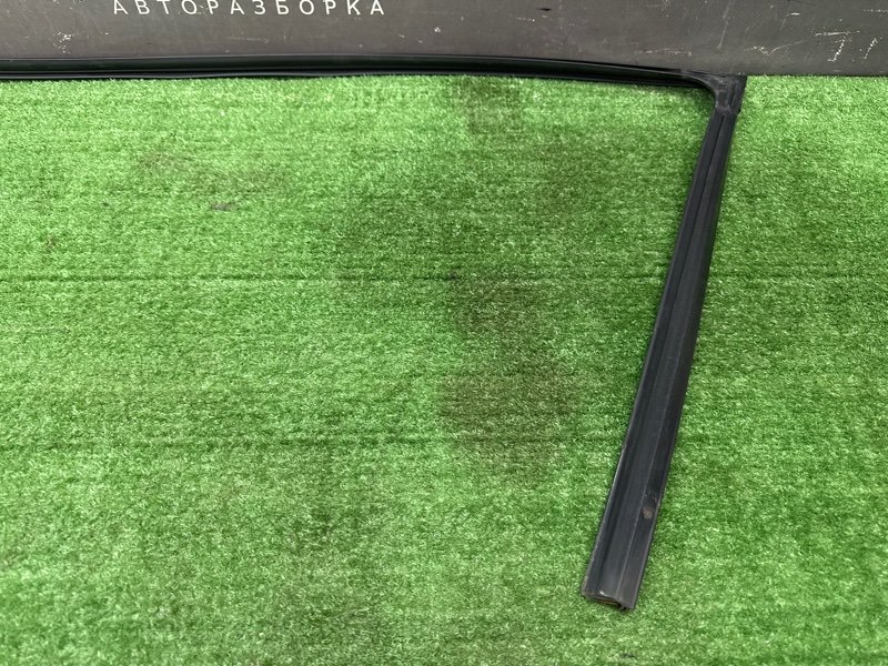Уплотнитель стекла направляющий Hyundai i30 GD