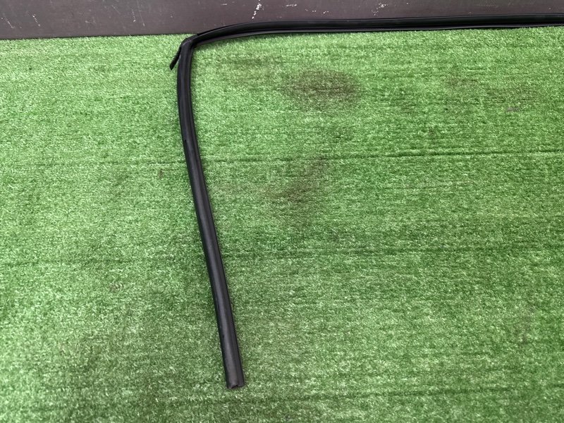 Уплотнитель стекла направляющий Hyundai i30 GD