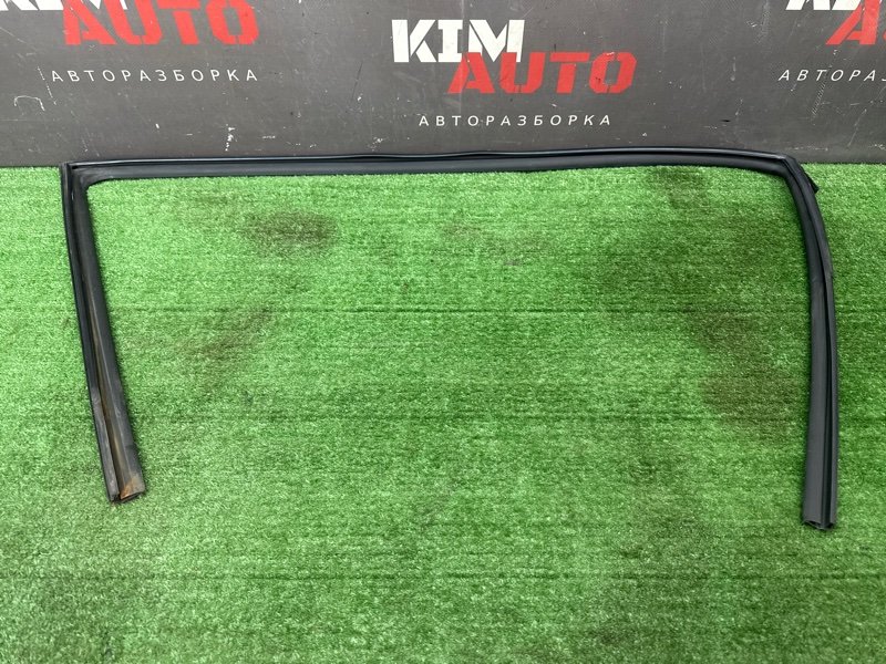 Уплотнитель стекла направляющий Hyundai i30 GD