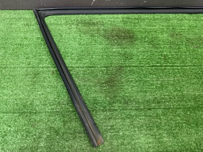 Уплотнитель стекла направляющий Hyundai i30 GD