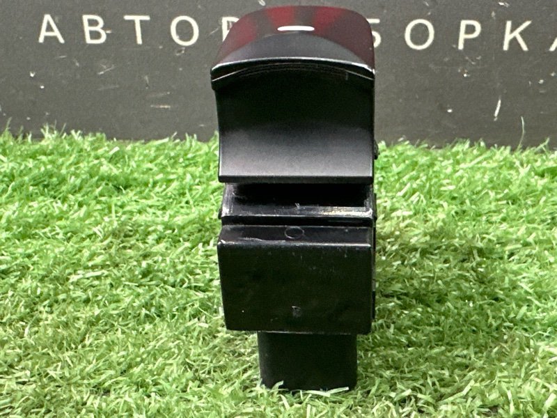 Кнопка стеклоподъемника Hyundai i30 GD