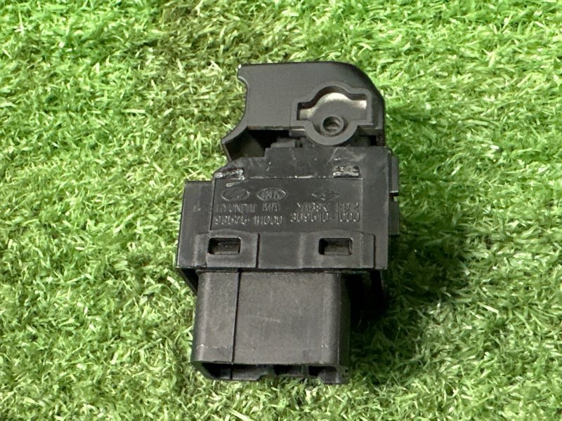 Кнопка стеклоподъемника Hyundai i30 GD