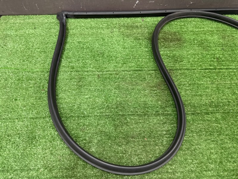 Уплотнитель двери Hyundai i30 FD