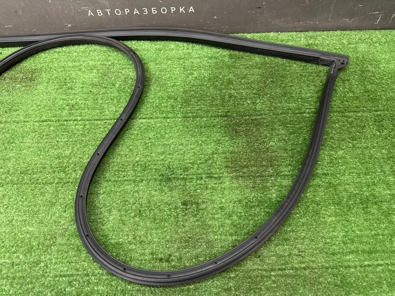 Уплотнитель двери Hyundai i30 FD