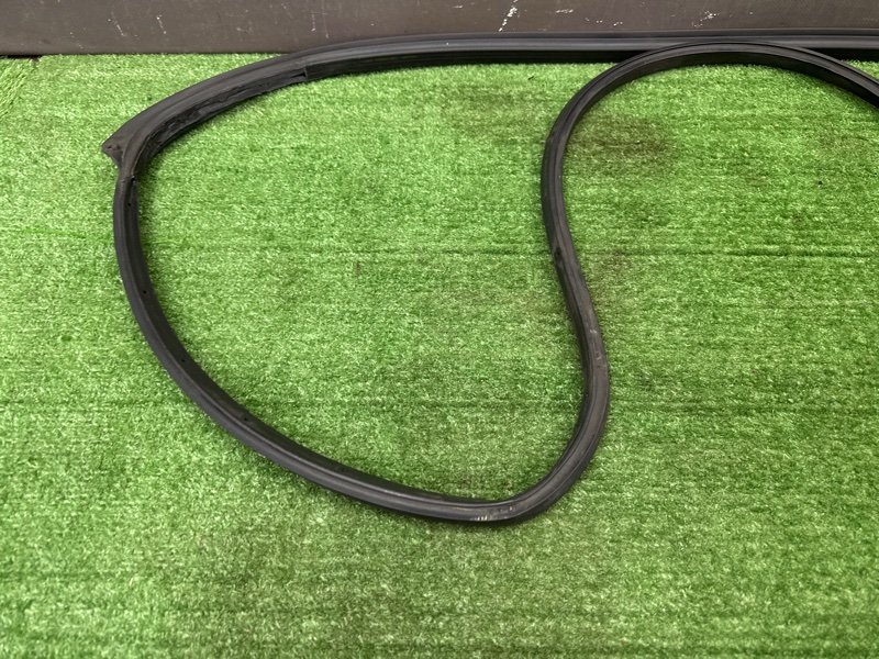 Уплотнитель двери Hyundai i30 FD