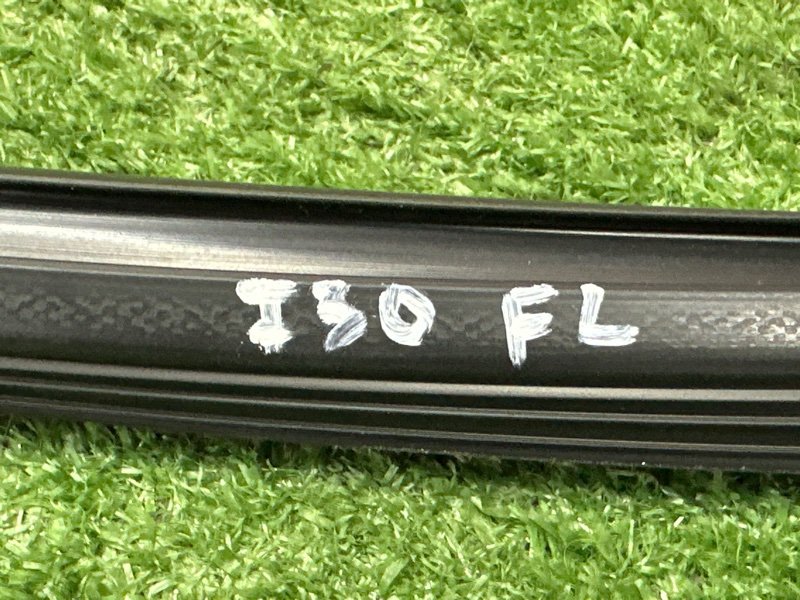 Уплотнитель стекла направляющий Hyundai i30 FD