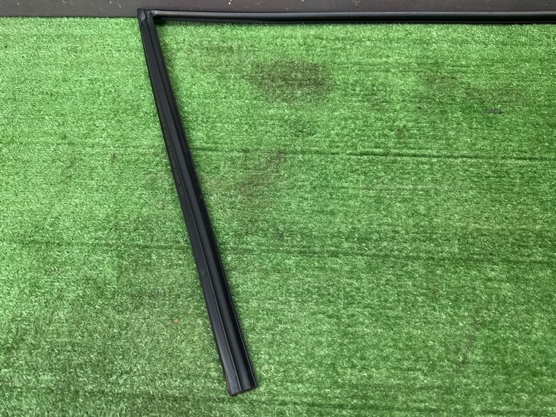 Уплотнитель стекла направляющий Hyundai i30 FD