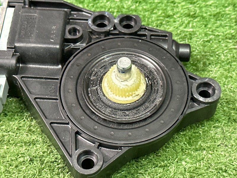 Мотор стеклоподъемника Hyundai i30 FD