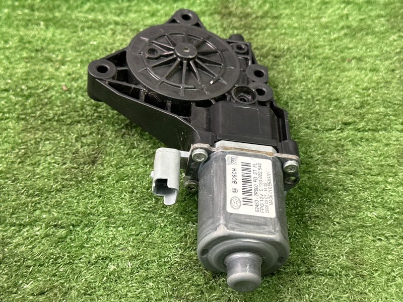 Мотор стеклоподъемника Hyundai i30 FD