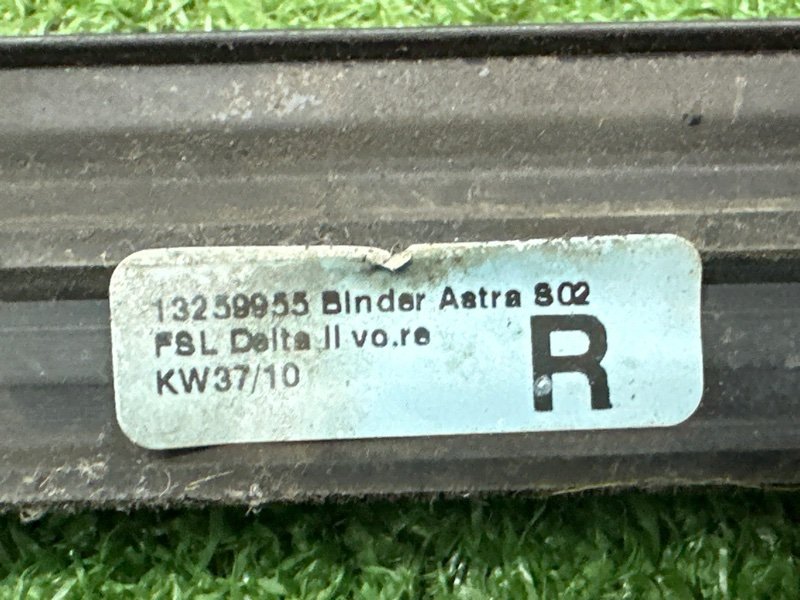 Уплотнитель стекла наружный (Бархотка) Opel Astra J