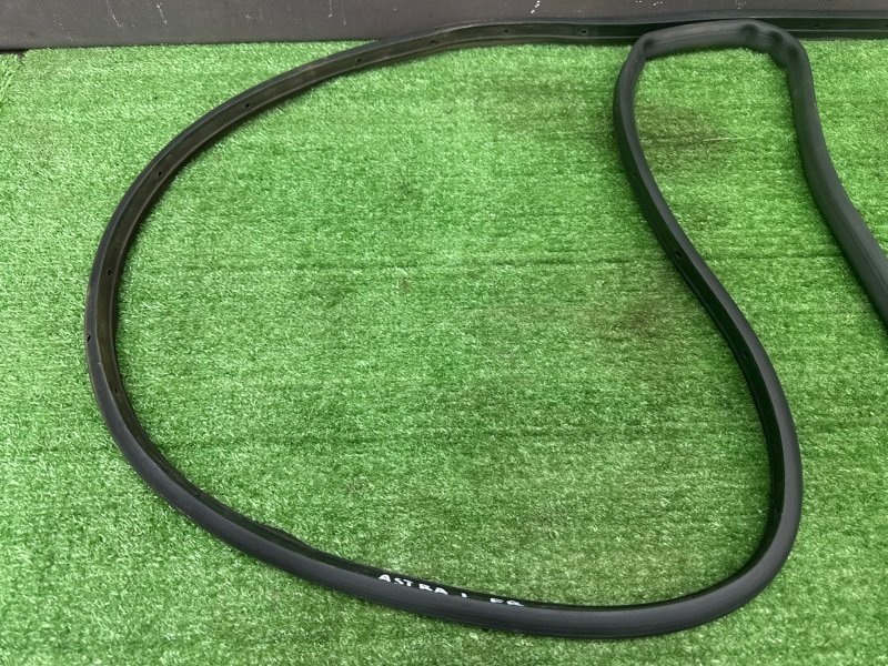 Уплотнитель двери Opel Astra J