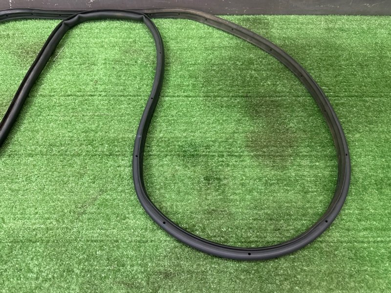 Уплотнитель двери Opel Astra J