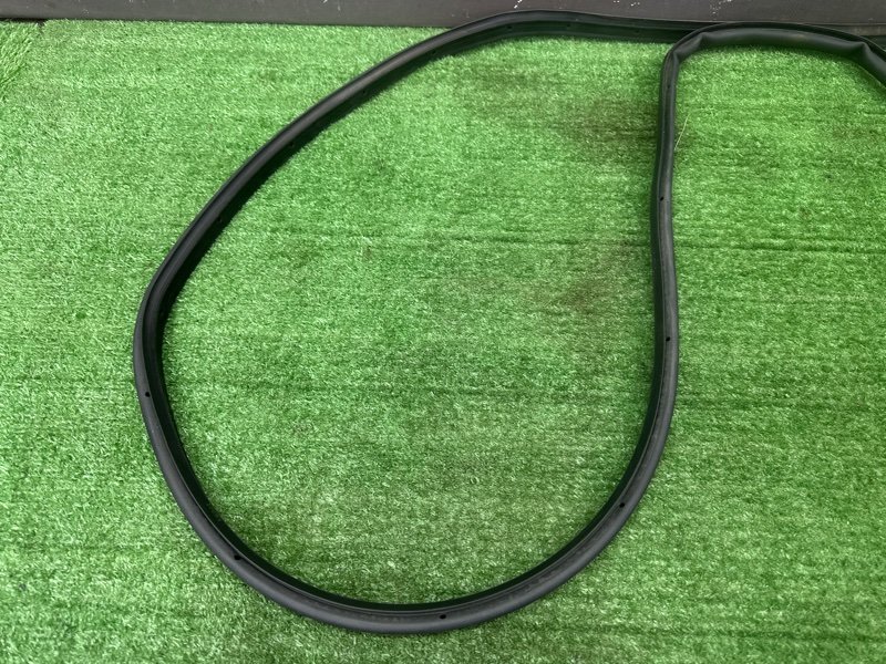 Уплотнитель двери Opel Astra J