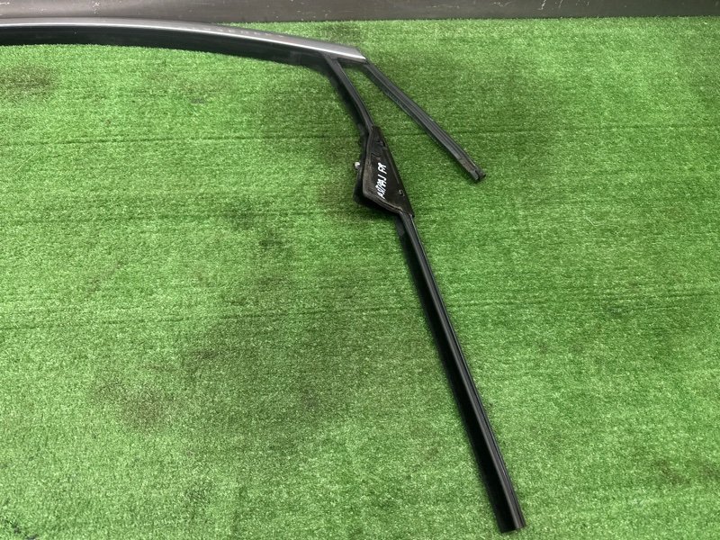 Уплотнитель стекла двери Opel Astra J