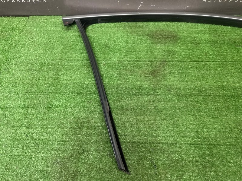 Уплотнитель стекла двери Opel Astra J