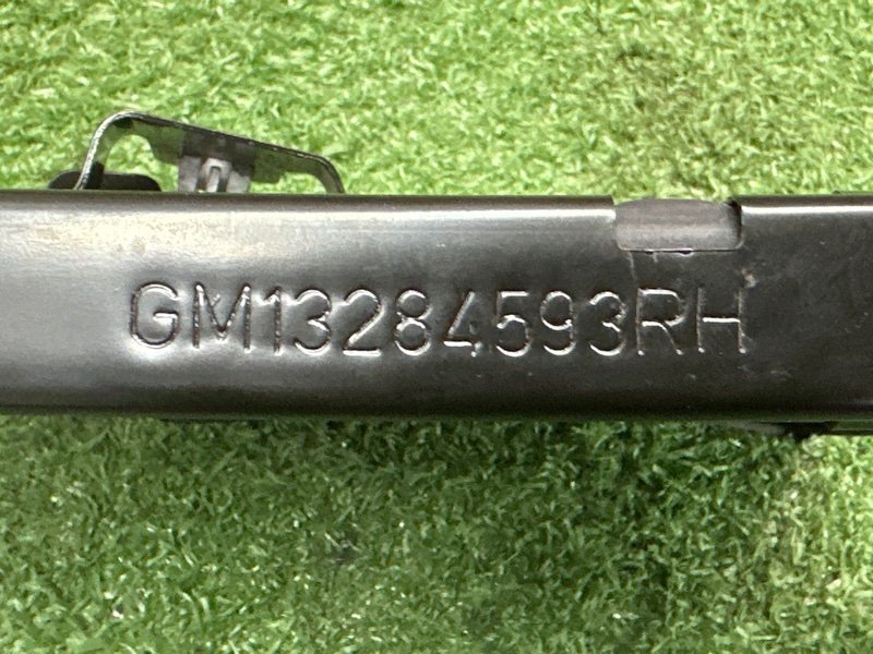 Уплотнитель стекла двери Opel Astra J