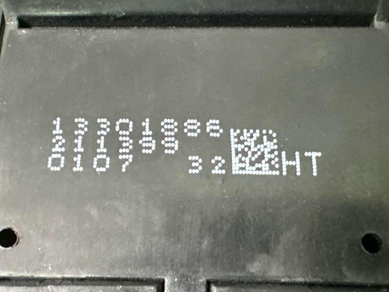 Кнопка стеклоподъемника Opel Astra J