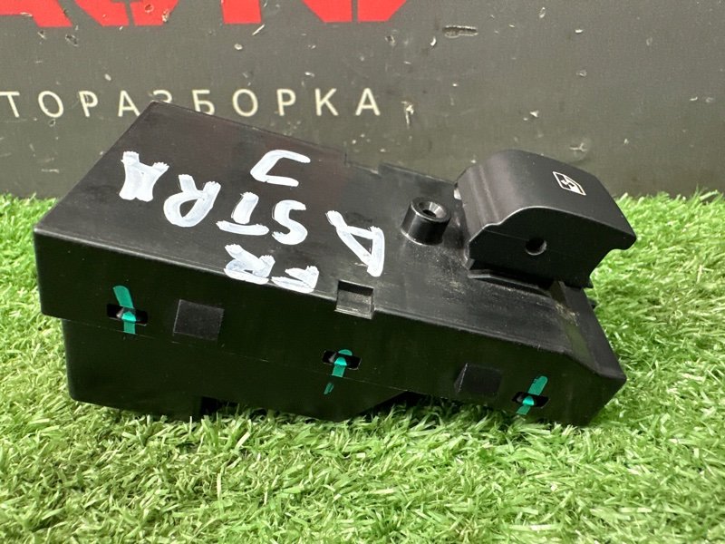 Кнопка стеклоподъемника Opel Astra J