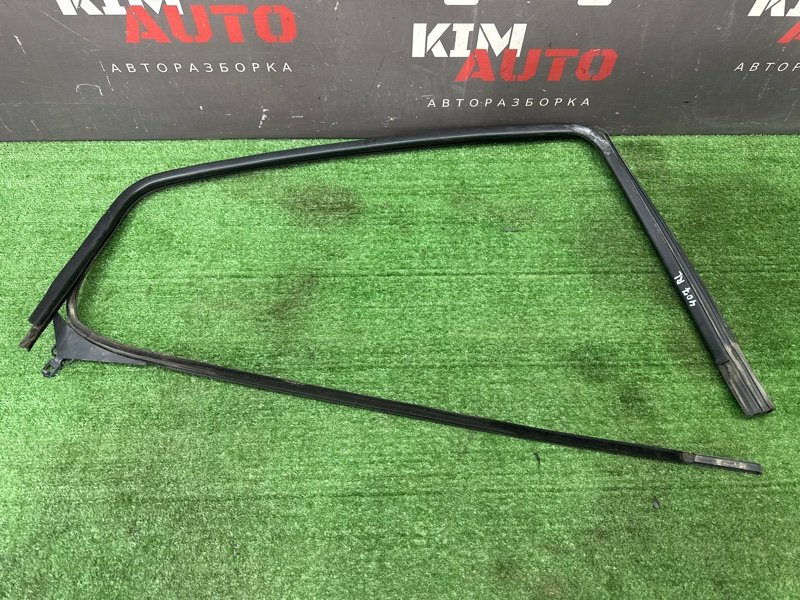 Уплотнитель стекла направляющий Peugeot 407