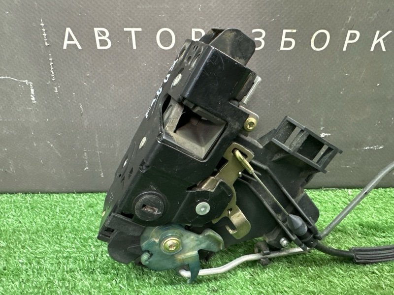 Замок двери Skoda Fabia 1