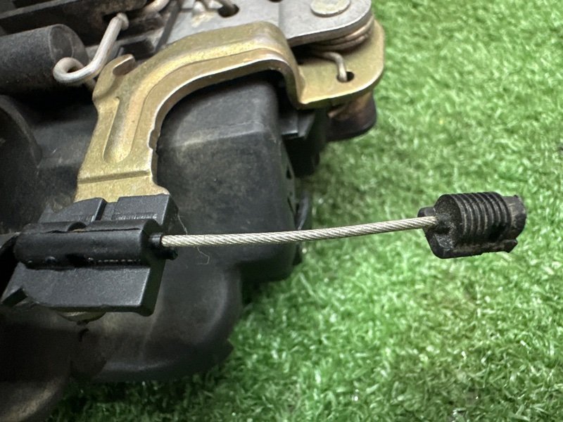 Замок двери Skoda Fabia 1