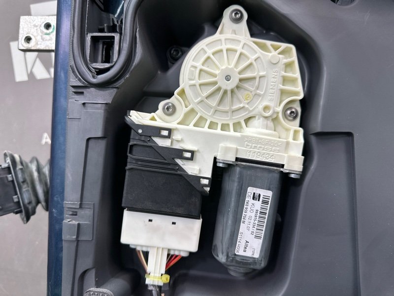 Дверь SEAT ALTEA