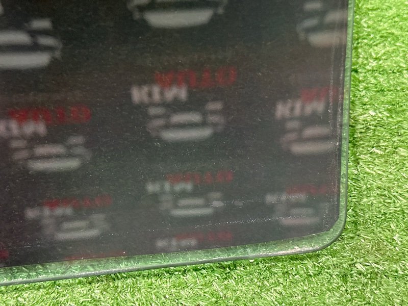 Стекло двери Peugeot 307