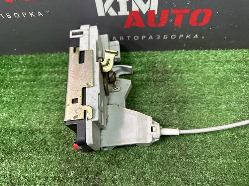 Замок двери Peugeot 307