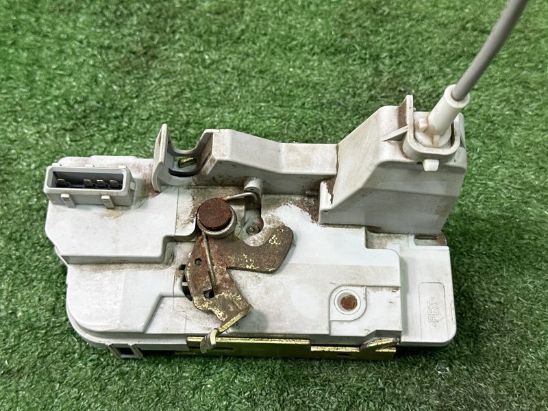 Замок двери Peugeot 307