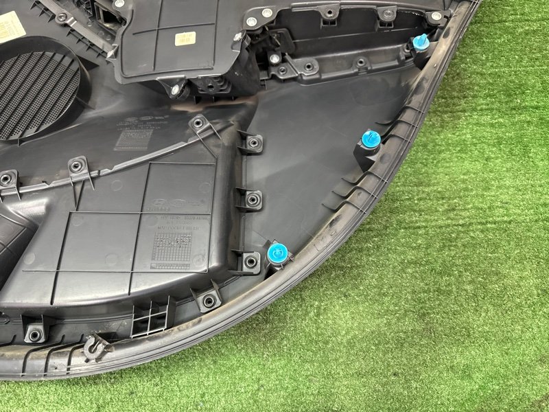 Обшивка двери Hyundai i30 GD