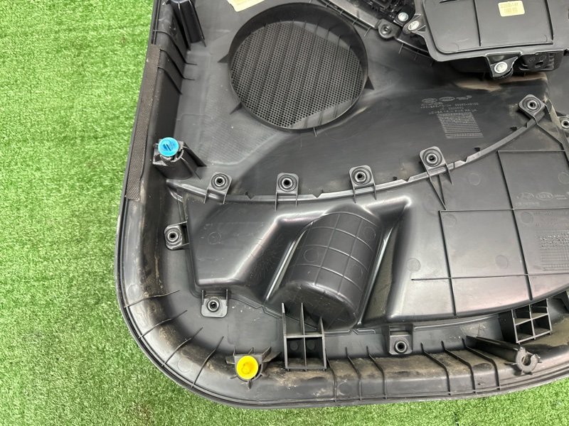 Обшивка двери Hyundai i30 GD