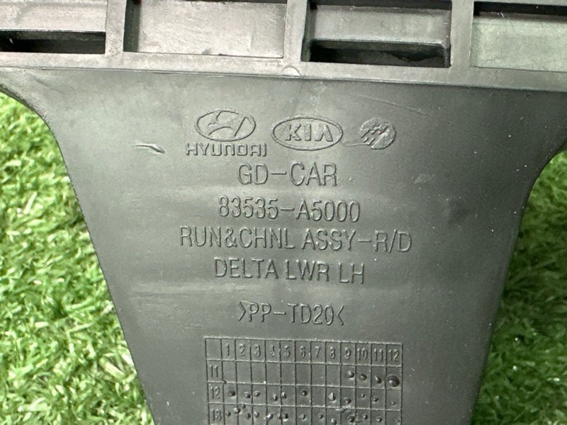 Направляющая стекла двери Hyundai i30 GD