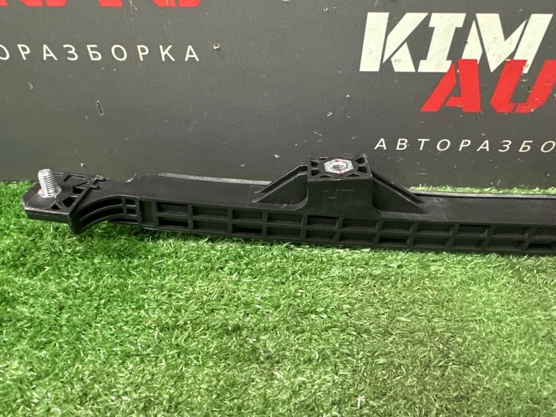 Направляющая стекла двери Hyundai i30 GD