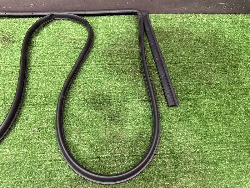 Уплотнитель двери Hyundai i30 GD