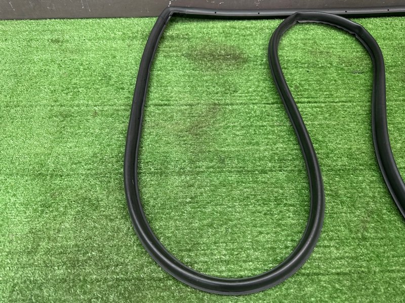 Уплотнитель двери Hyundai i30 GD