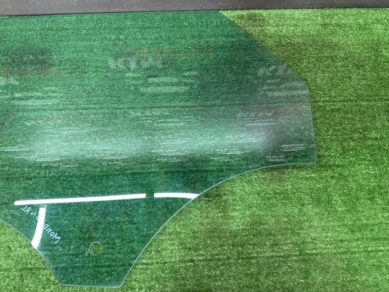 Стекло двери Ford Mondeo