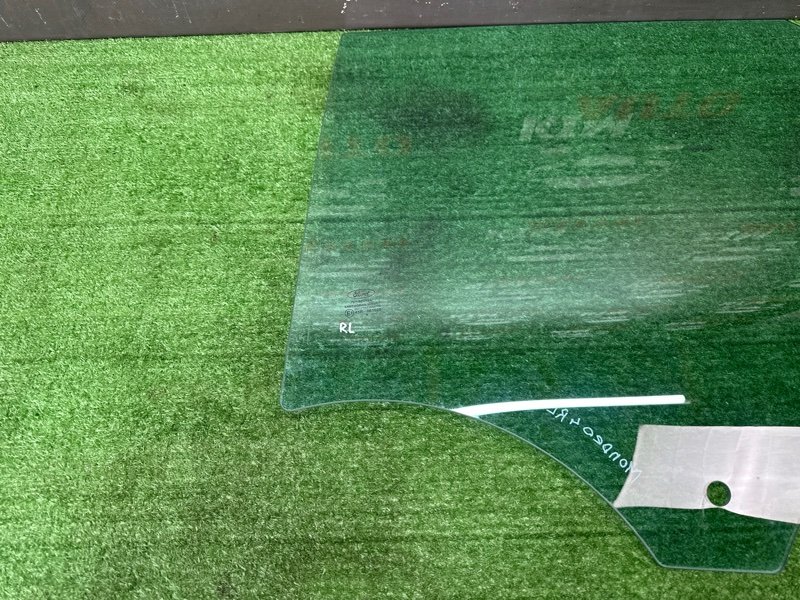 Стекло двери Ford Mondeo