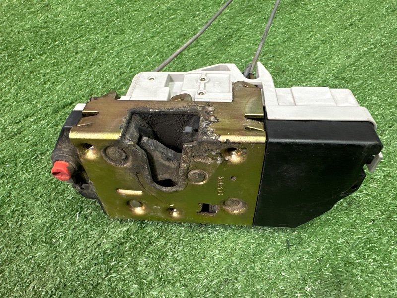 Замок двери Peugeot 206