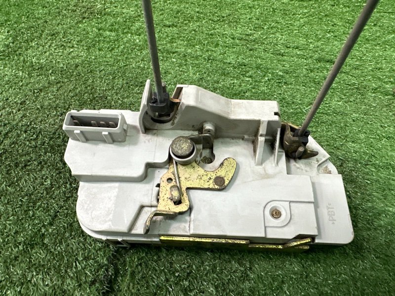 Замок двери Peugeot 206