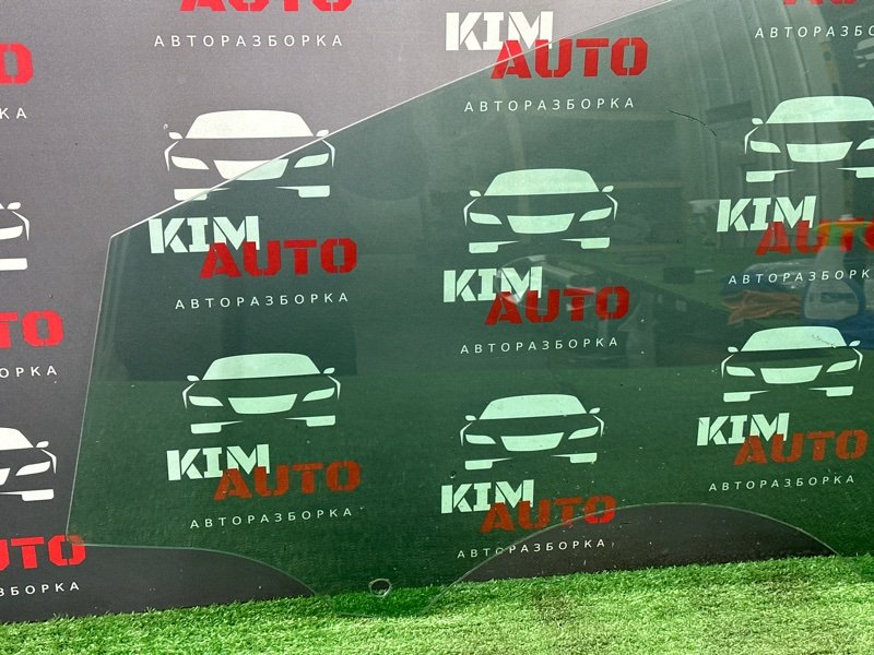 Стекло двери Ford Focus 3 HB 2012 CB8