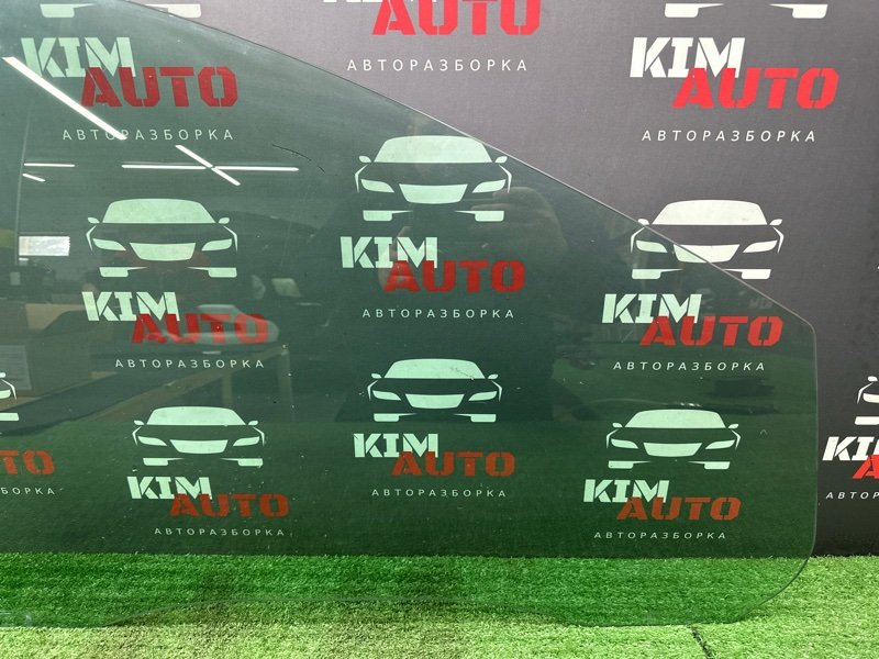 Стекло двери Ford Focus 2