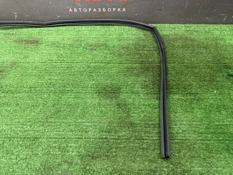 Уплотнитель стекла направляющий Hyundai Creta 2018 GS
