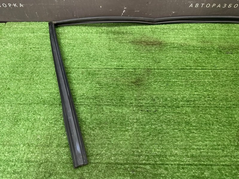 Уплотнитель стекла направляющий Hyundai Creta 2018 GS