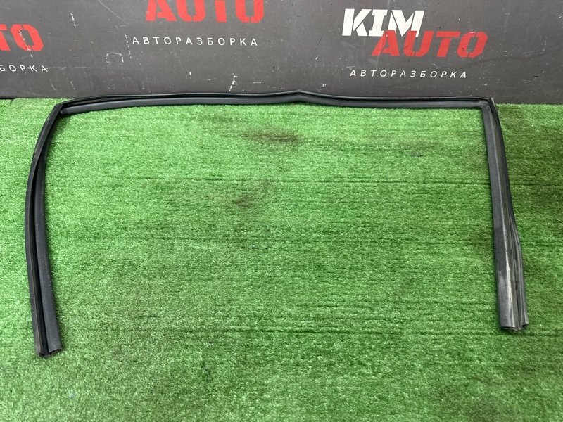 Уплотнитель стекла направляющий Hyundai Creta 2018 GS