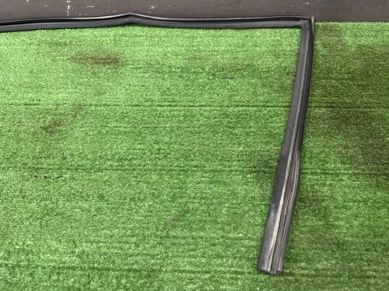 Уплотнитель стекла направляющий Hyundai Creta 2018 GS